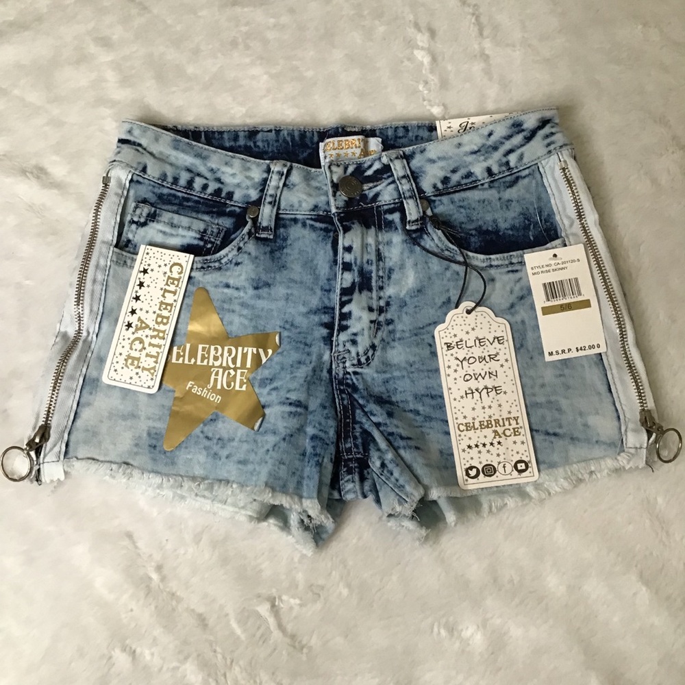 Celebrity Ace Women Skinny Short